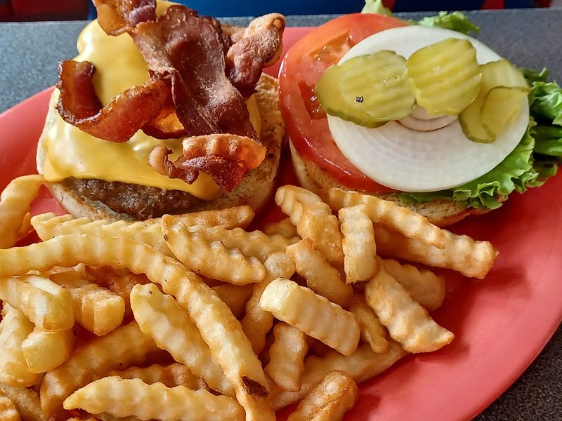 Duck's Dam Diner food
